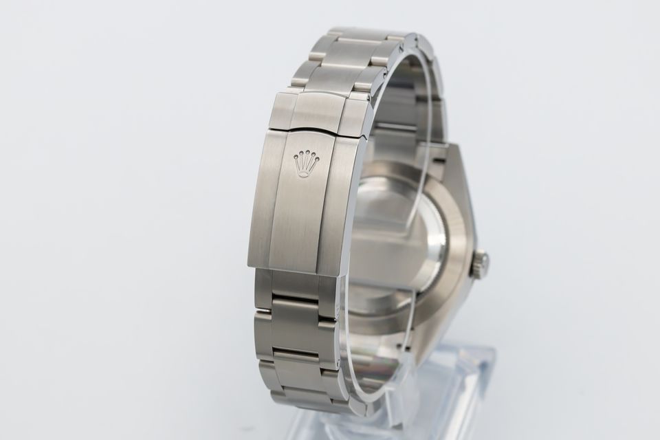 Rolex Oyster Perpetual 124300 Image 3
